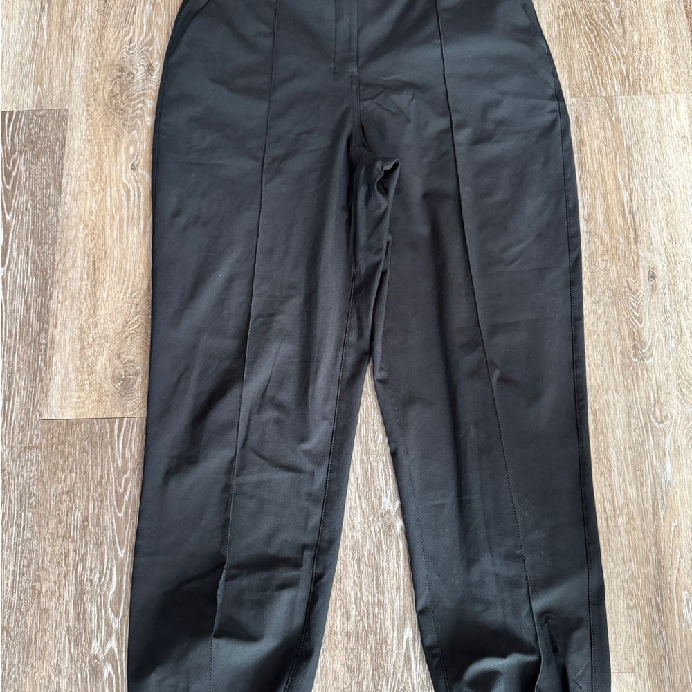 Lululemon Women’s Jogger Pants in Black